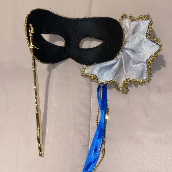 💙NWOT Venetian Masquerade Mask w/handle - Picture 3 of 8